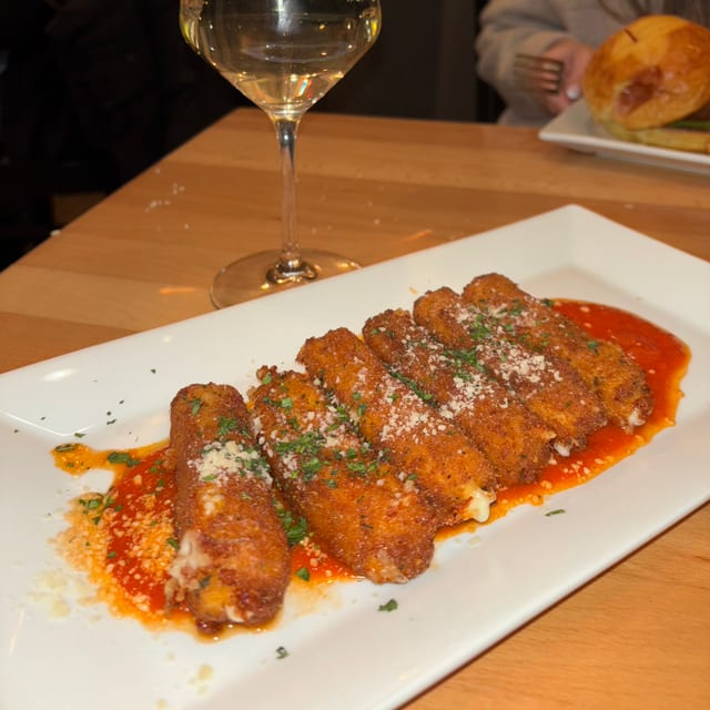 Mozzarella Sticks (6).